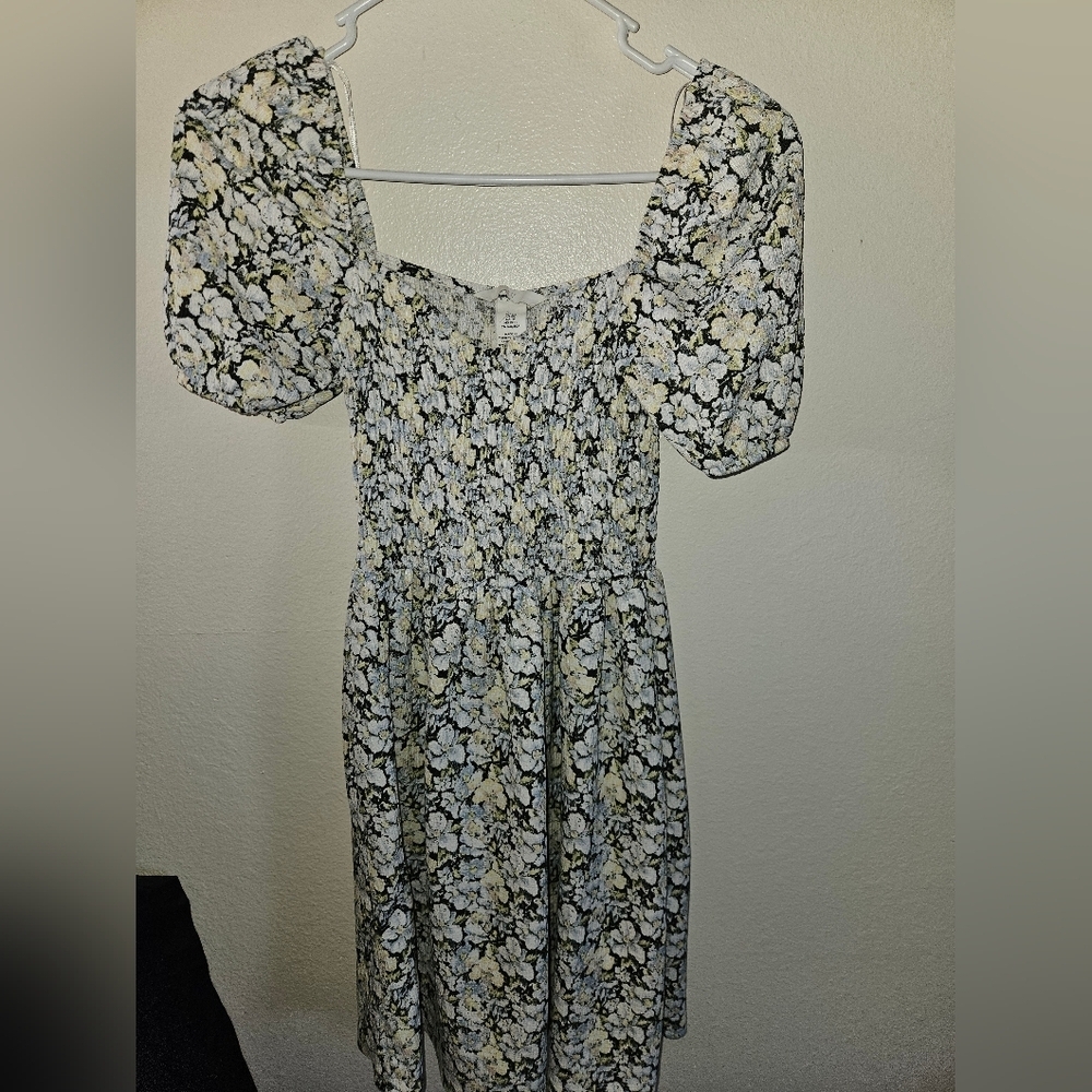 H & M Womans Floral Dress Size Xs